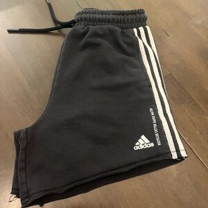 Recycled Cotton Adidas sweats / Shorts Size Medium